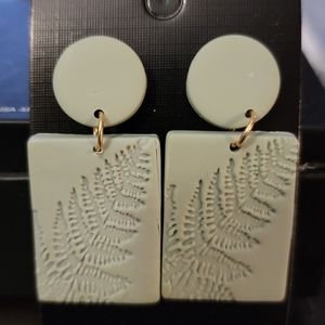 Hildie & Jo Lightweight dangle pierced earrings